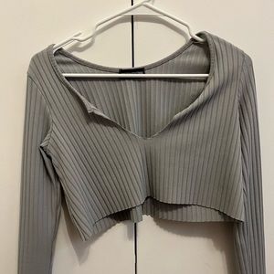pretty little thing cropped v neck shirt/sweater
